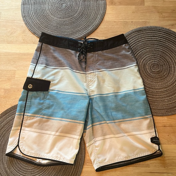 Rip curl swim trunks - Picture 4 of 11